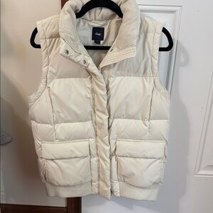 Gap Women's Cream Puffer Vest L
